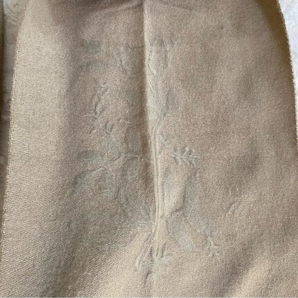 b. Boutique by evergreen Women’s Scarf Two Tone Cream Tan Soft Floral Detail - Picture 3 of 5